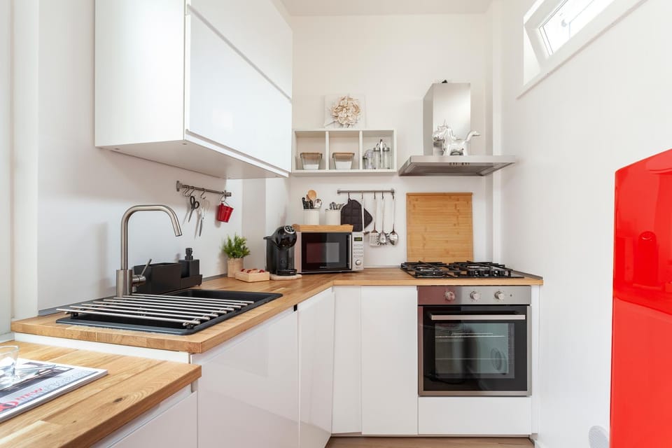 Coffee/tea facilities, Kitchen or kitchenette, dishwasher, microwave, oven, stove