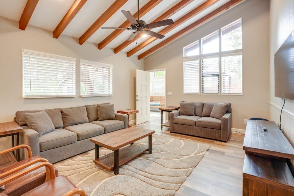 Hot Tub and Patio Modern Sedona Home! House in Sedona