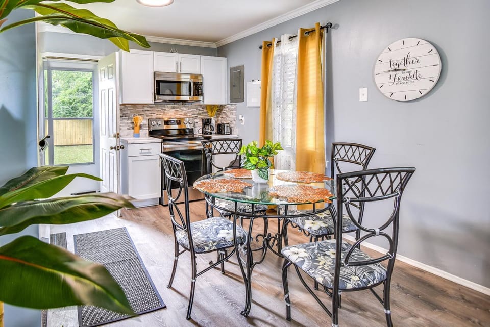 Hampton Vacation Rental: Central Location, Patio House in Hampton