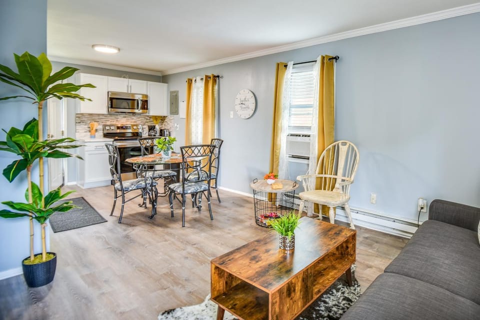 Hampton Vacation Rental: Central Location, Patio House in Hampton