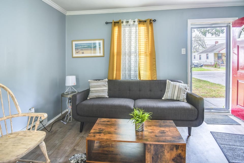 Hampton Vacation Rental: Central Location, Patio House in Hampton