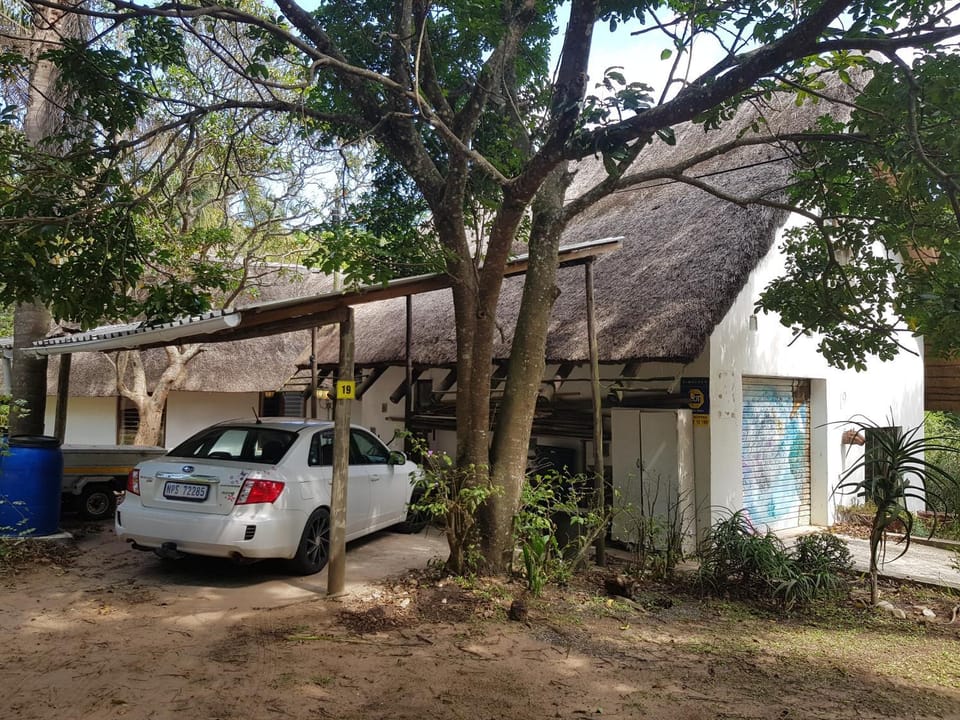 Property building, Garden, Parking