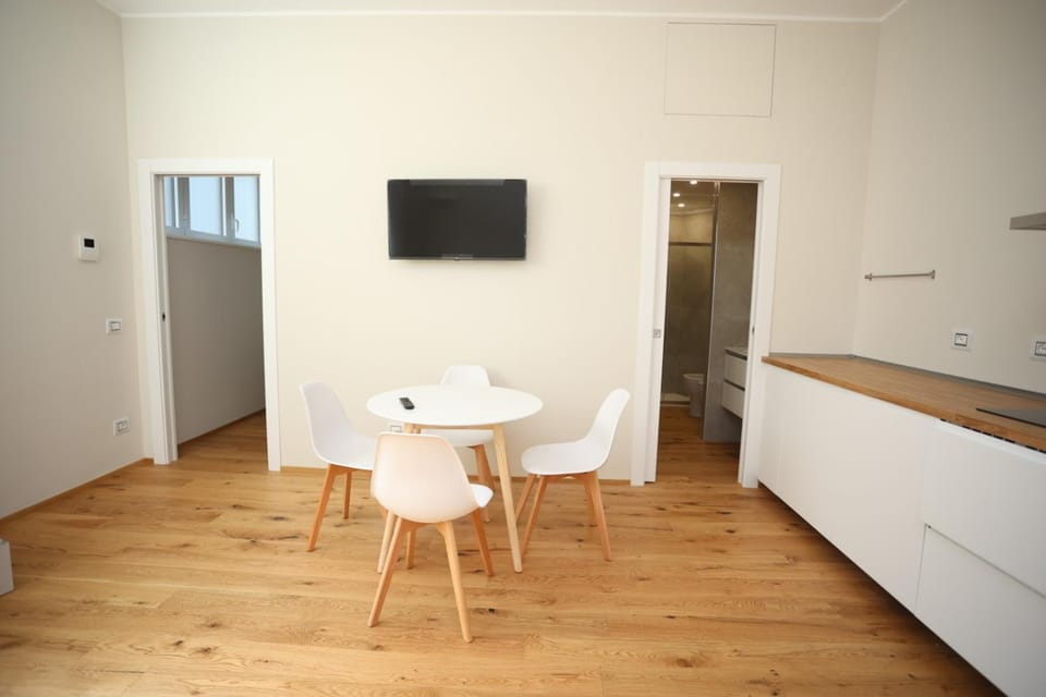 TV and multimedia, Living room, Seating area, Dining area, hair dresser