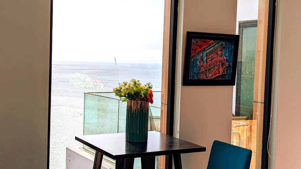 Natural landscape, View (from property/room), Balcony/Terrace, Living room, Seating area, Dining area, Sea view