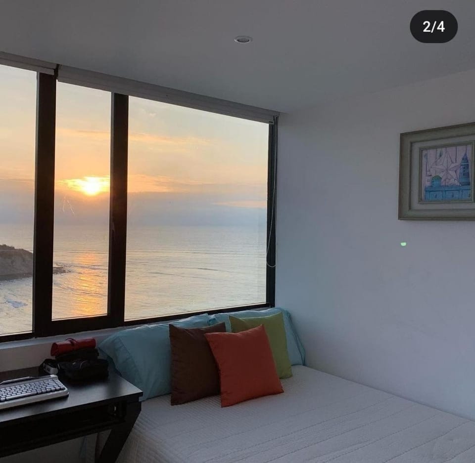Bed, Natural landscape, Photo of the whole room, Bedroom, Lake view, River view, Sea view, Sunrise, Sunset