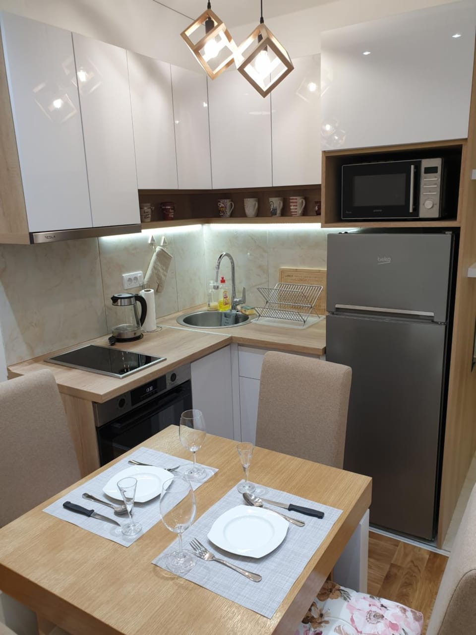Dining area, kitchen