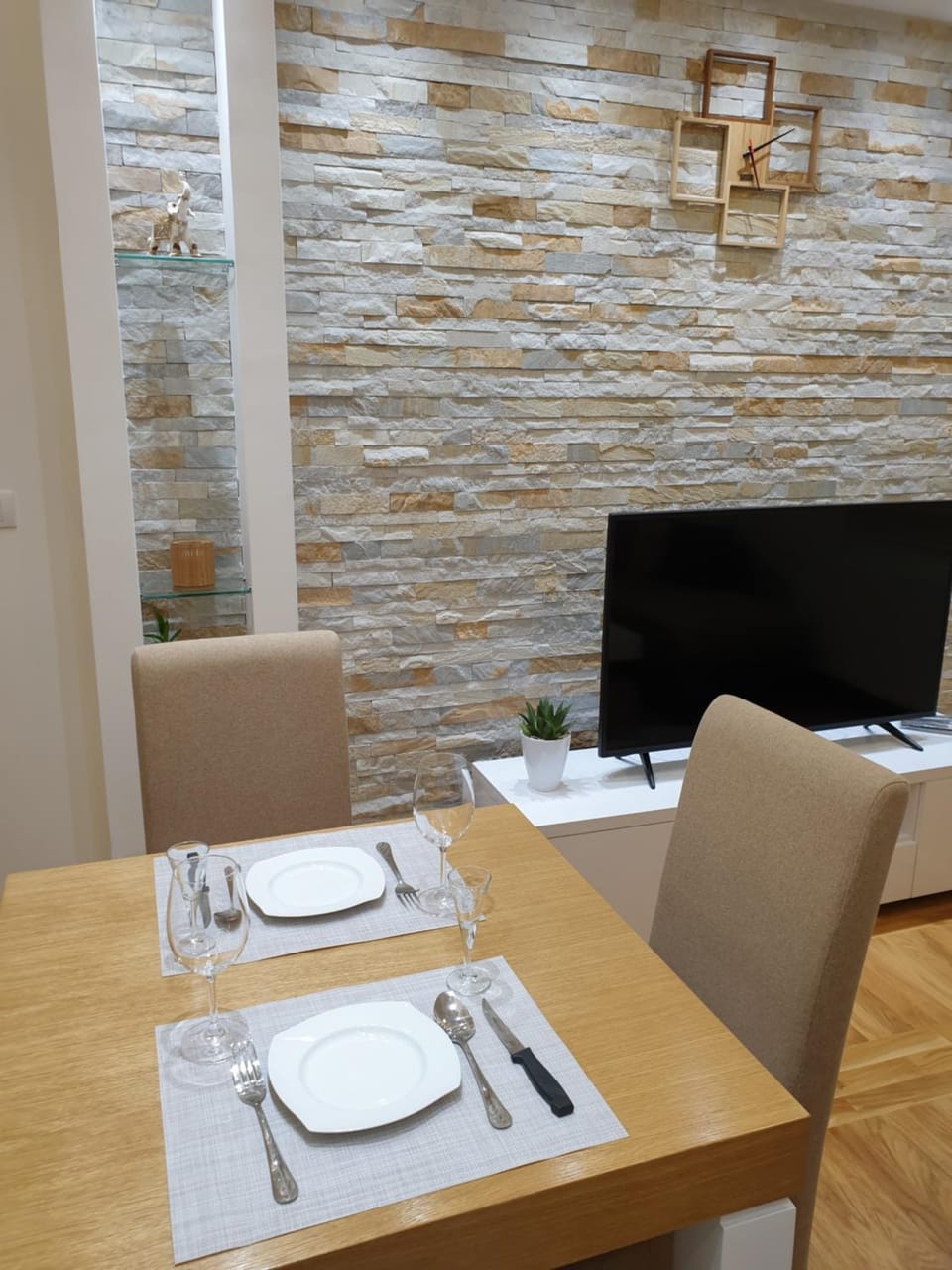 TV and multimedia, Living room, Dining area