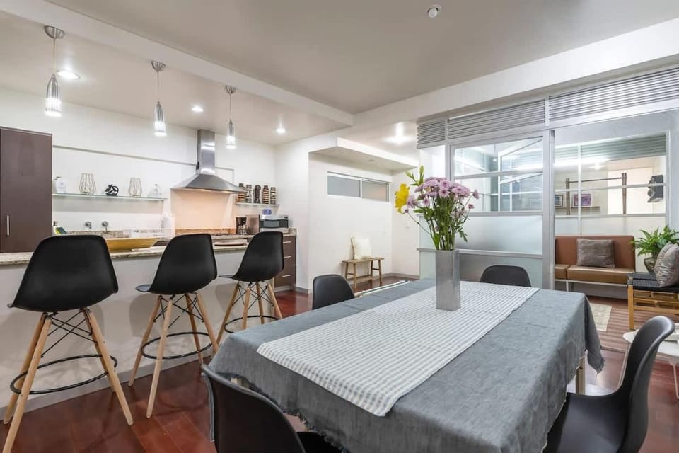 Chic 2BR Condo in Condesa steps from Parque Mexico Apartment in Mexico City