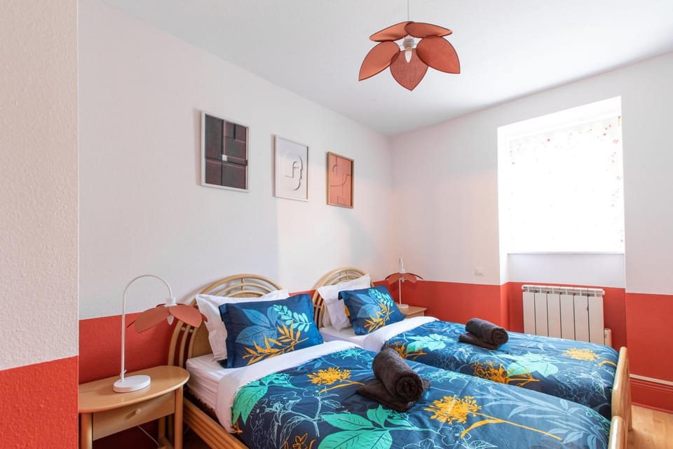 Bedroom, fireplace