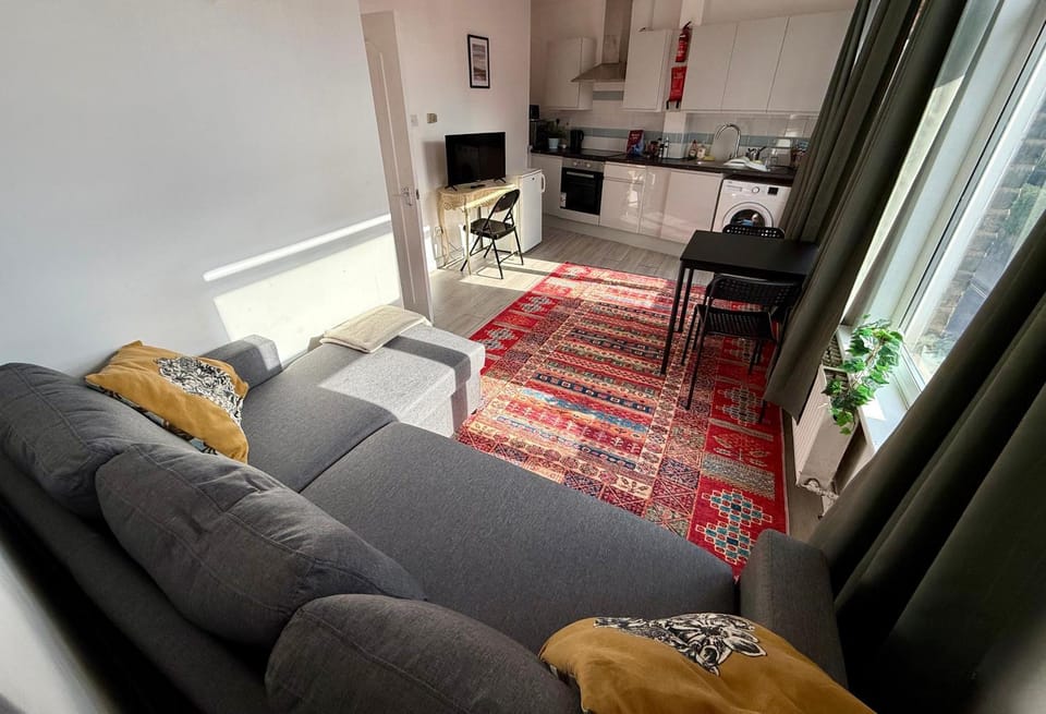 Bed, TV and multimedia, Kitchen or kitchenette, Photo of the whole room, Dining area, kitchen