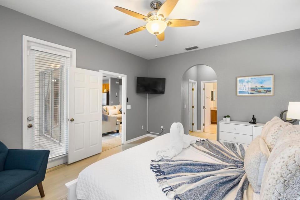 Lux 4BrVilla Hot Tub Grill Private Heated Pool House in Poinciana