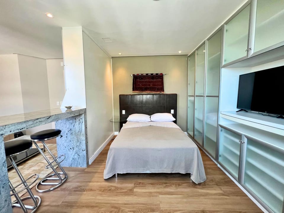 Bed, TV and multimedia, Photo of the whole room, Bedroom, wardrobe