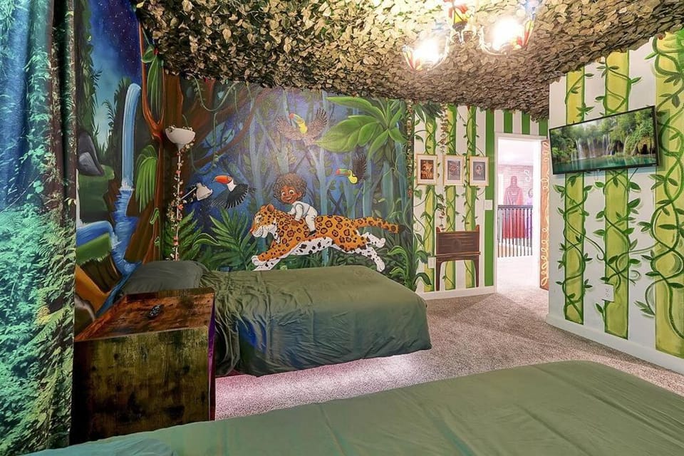 NEW Themed 10B VillaPoolSpa Villa in Kissimmee