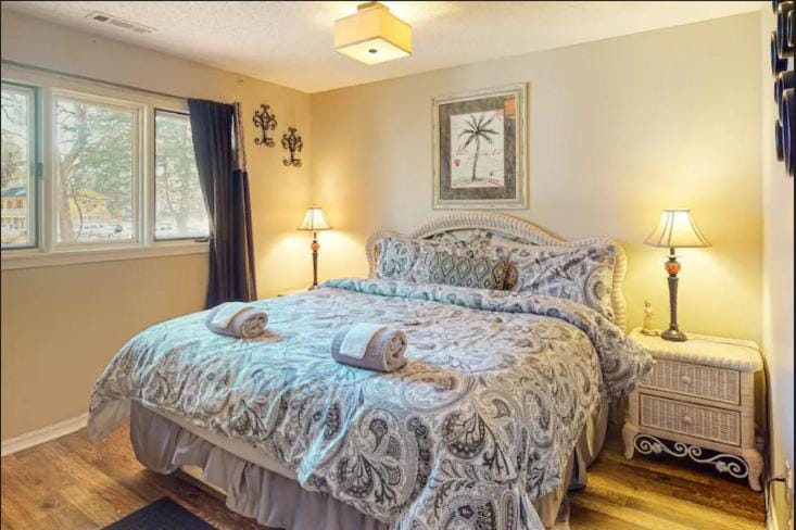 The Grand Suite - Tradewinds Apartment in Eureka Springs