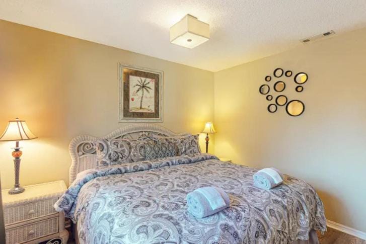 The Grand Suite - Tradewinds Apartment in Eureka Springs