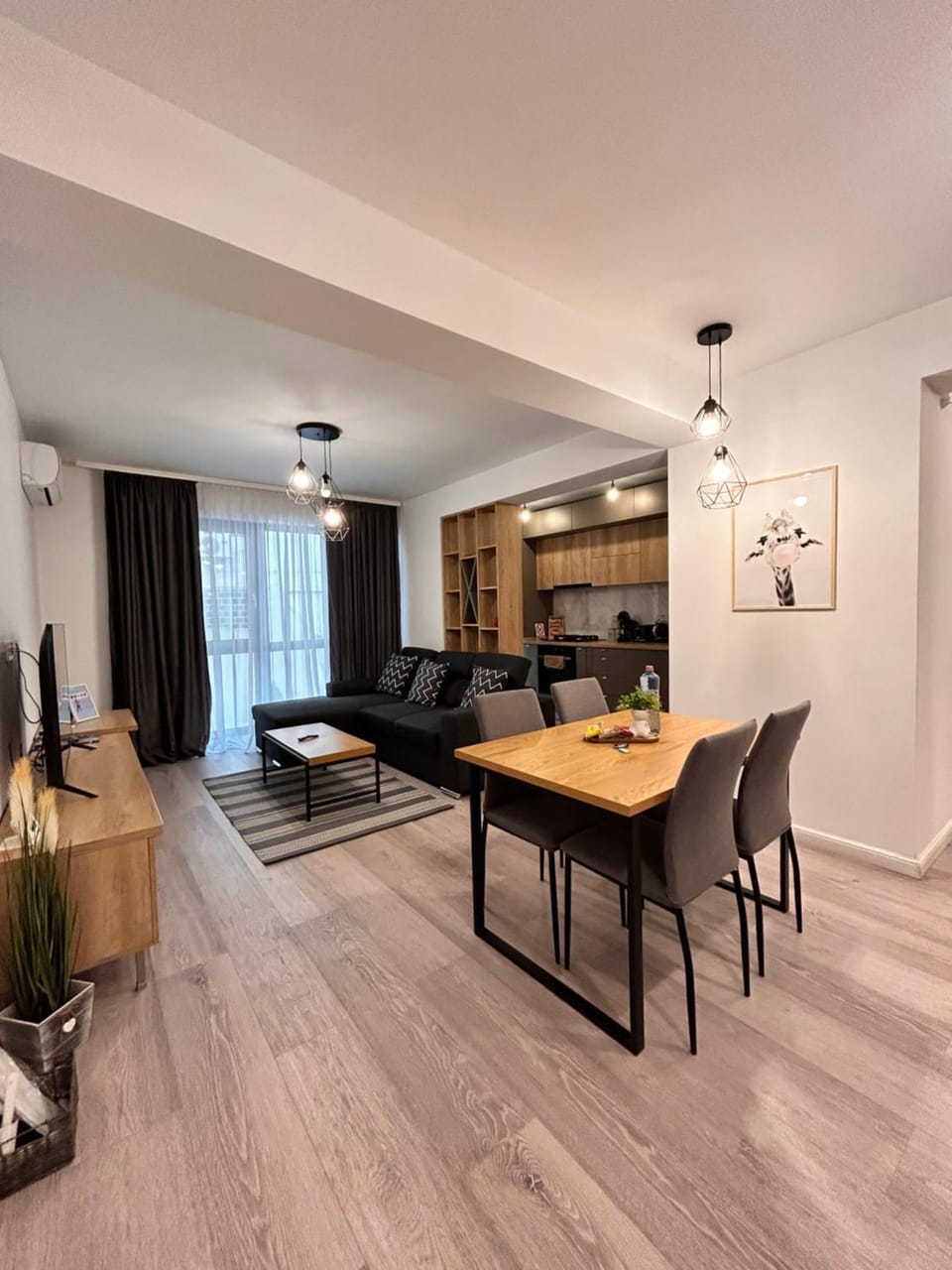 Kitchen or kitchenette, Living room, Seating area, Dining area