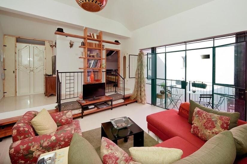 Modern Mamad Sunny Escape with Balcony by SeaNRent Apartment in Tel Aviv-Yafo