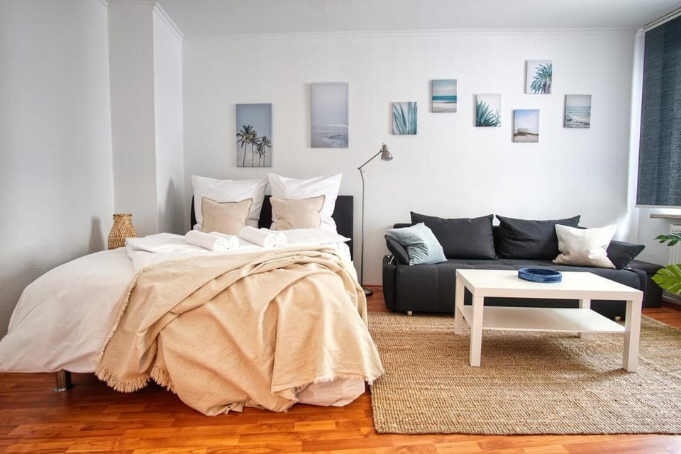 Bed, Living room, Photo of the whole room, Seating area, Bedroom