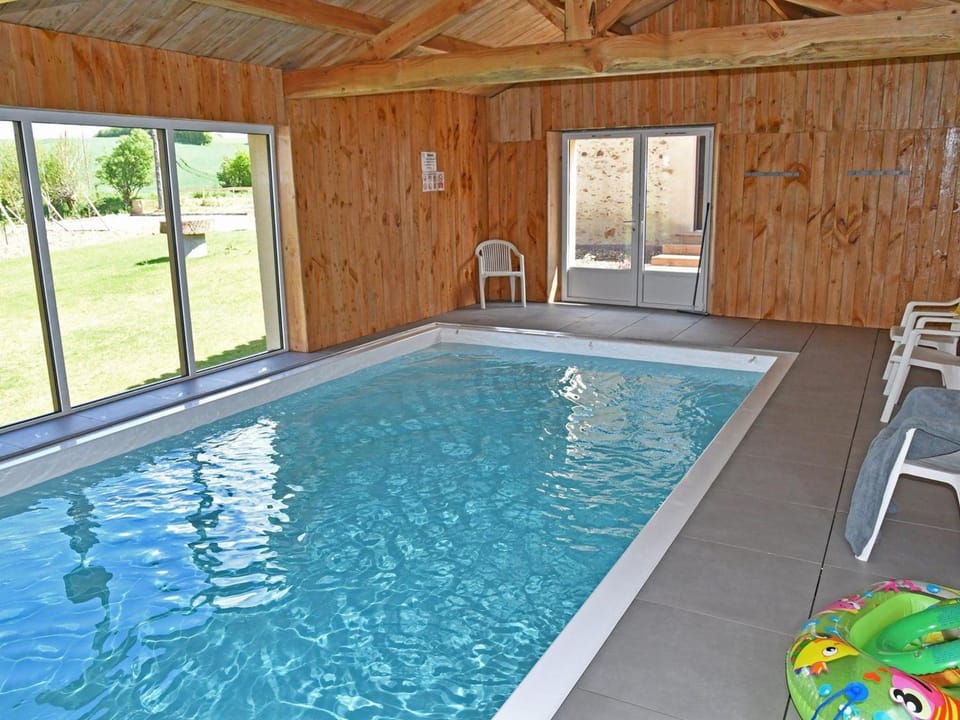 Gîte rénové avec piscine intérieure, accessible PMR, en plein cœur du Bocage Vendéen. - FR-1-426-536 House in Pays de la Loire