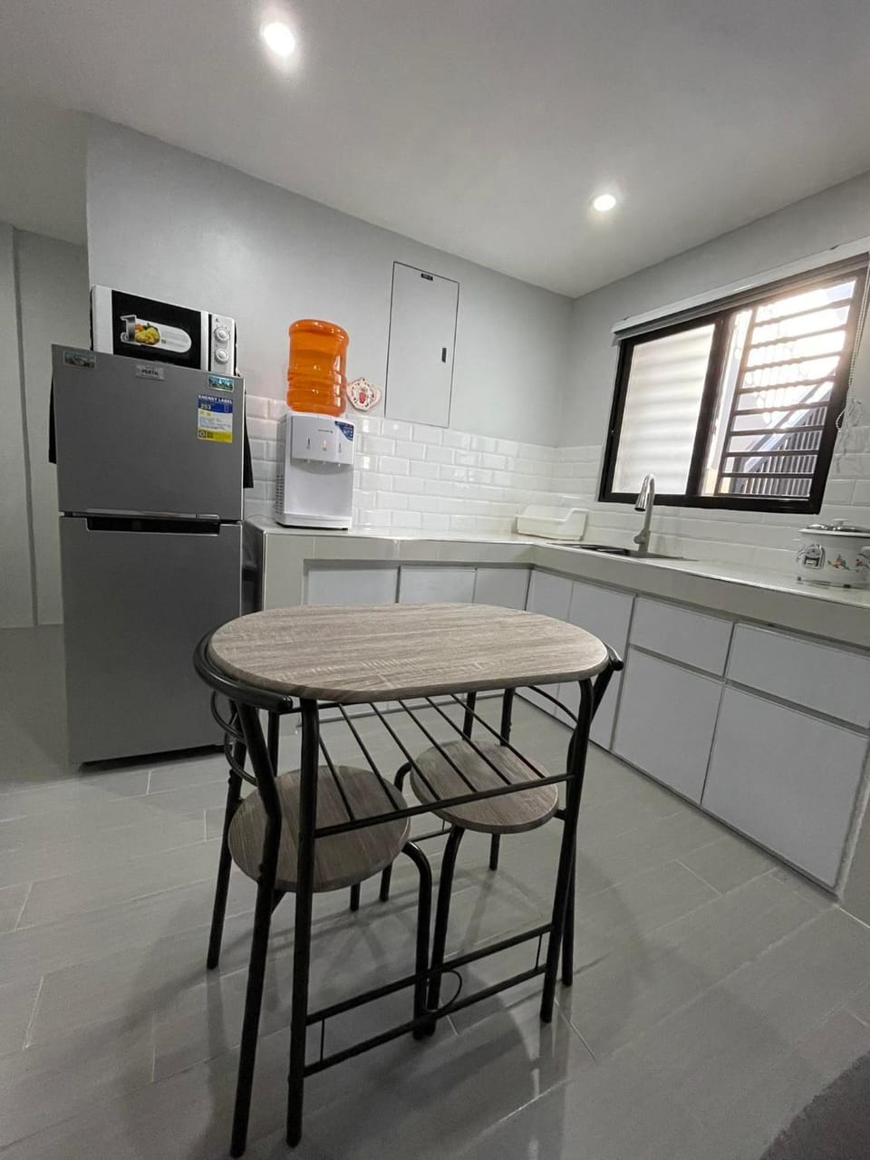Kitchen or kitchenette, Dining area, minibar