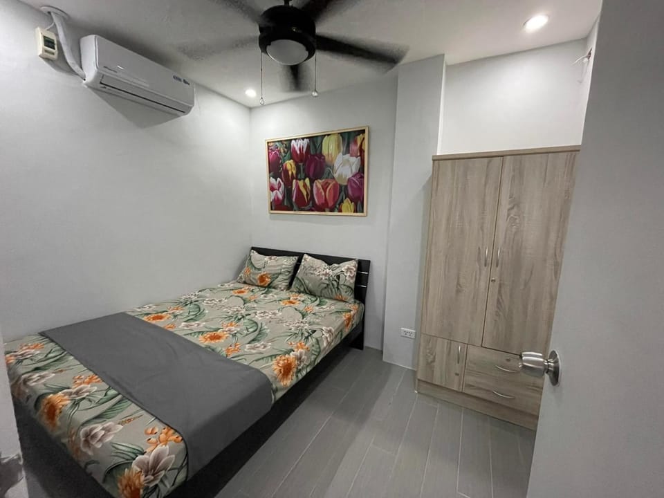 Bedroom, fireplace, wardrobe, air conditioner