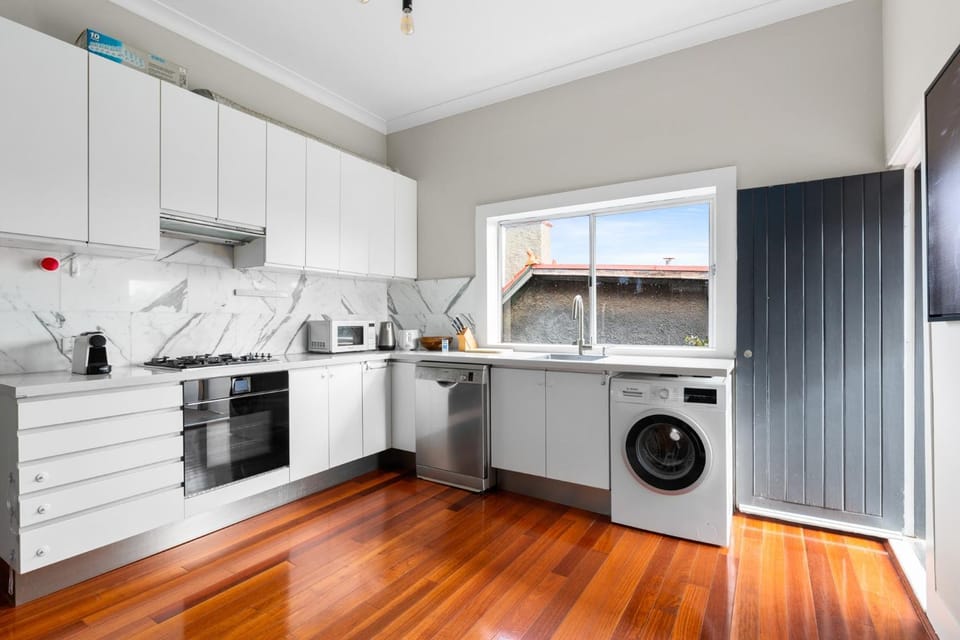Huge Harbour View Apartment In Historic Home Apartment in Sydney