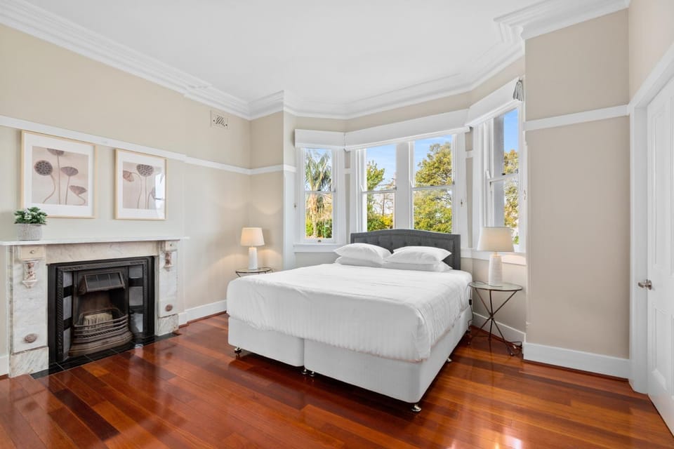 Huge Harbour View Apartment In Historic Home Apartment in Sydney
