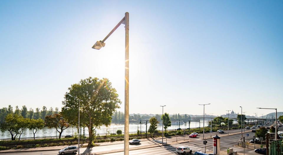 Property building, Neighbourhood, River view, Street view, Location