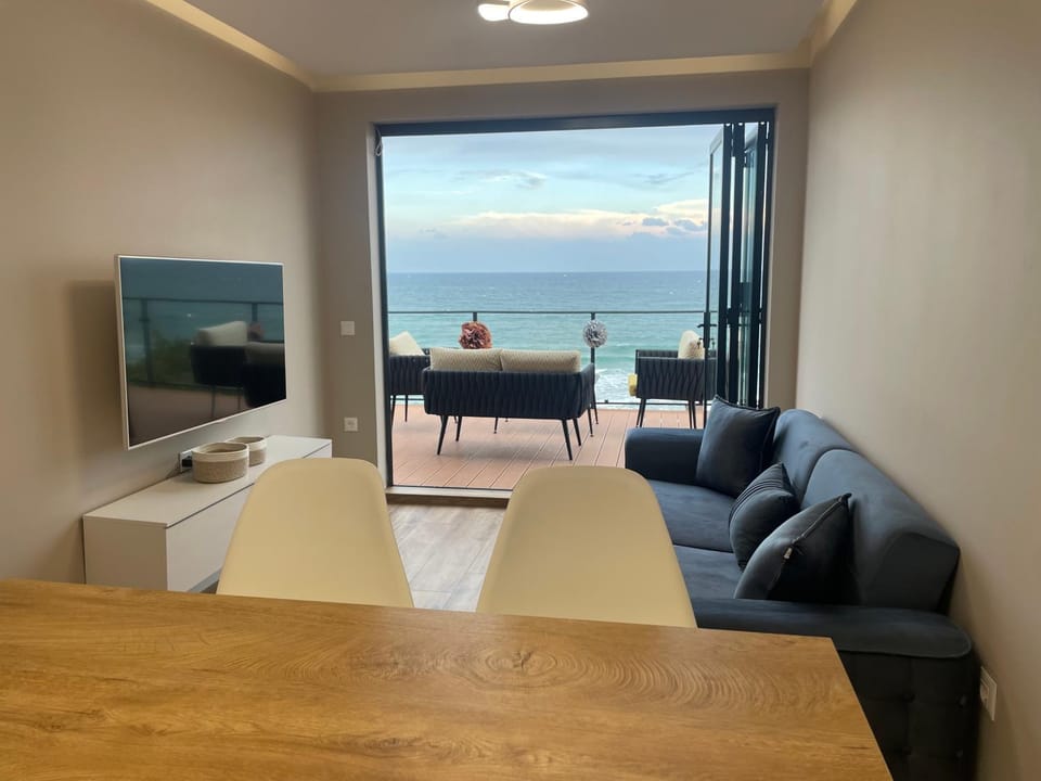 Natural landscape, TV and multimedia, Living room, Seating area, Dining area, Sea view