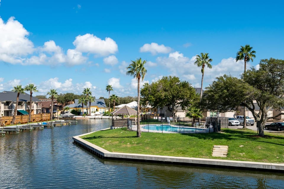 Natural landscape, Garden, Pool view, River view, Swimming pool, Parking