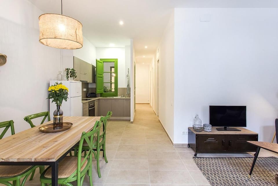 TV and multimedia, Kitchen or kitchenette, Living room, Seating area, Dining area, oven