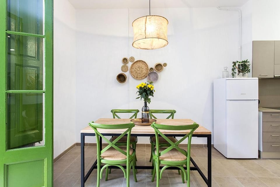 Kitchen or kitchenette, Dining area, oven