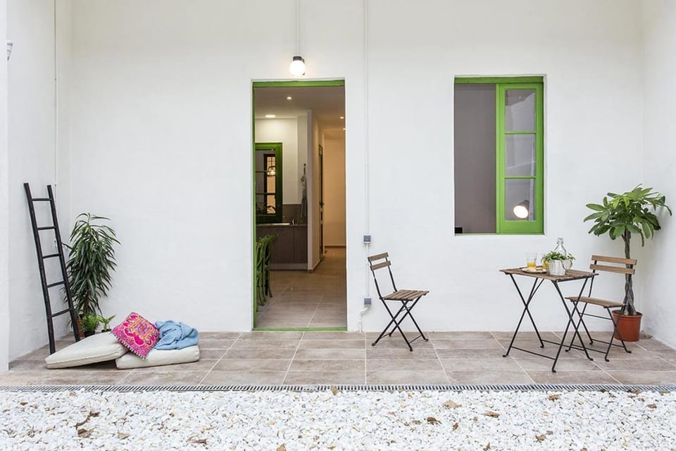 Patio, Dining area