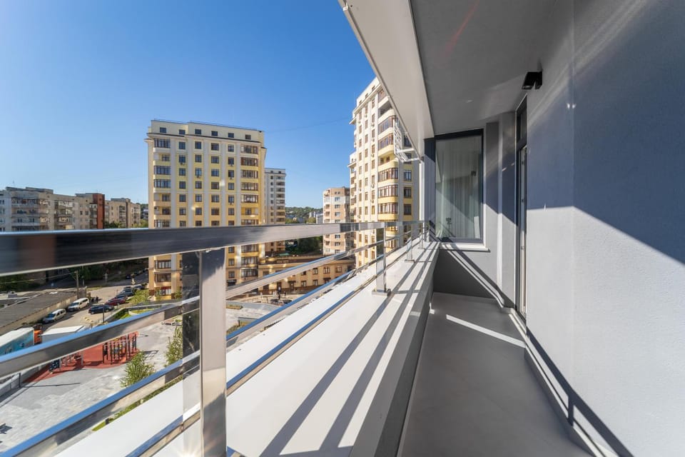 Property building, Day, View (from property/room), Balcony/Terrace