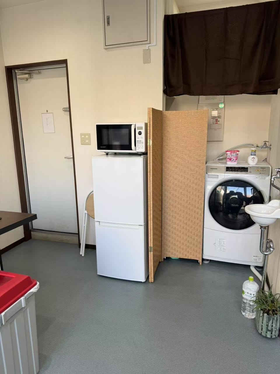 ホステル今鶴 ダブルルーム 201号室 Bed and Breakfast in Osaka