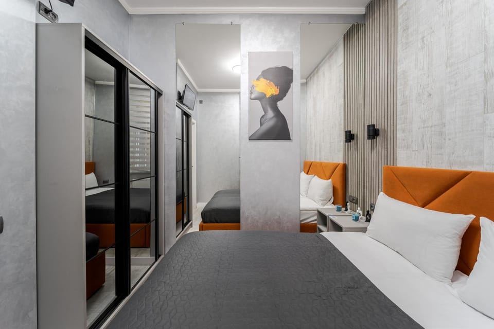 Photo of the whole room, Bedroom