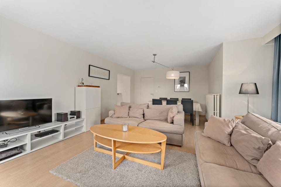 Property building, TV and multimedia, Living room, Seating area