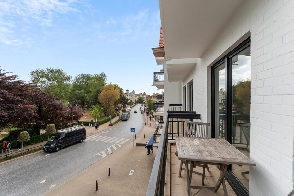 Property building, Day, Neighbourhood, View (from property/room), Balcony/Terrace, Street view