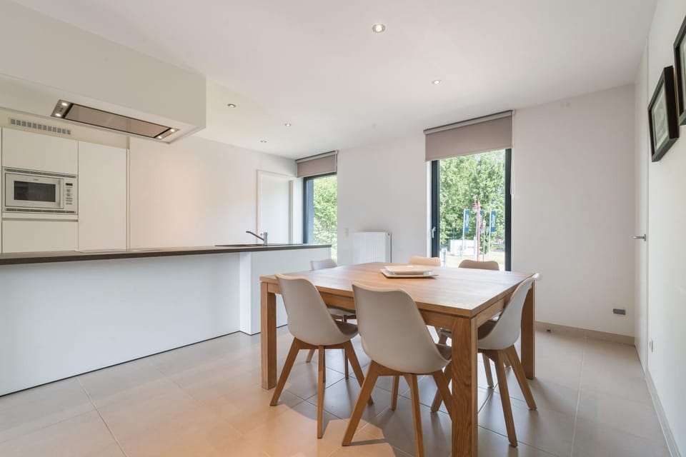 Property building, Kitchen or kitchenette, Dining area, stove