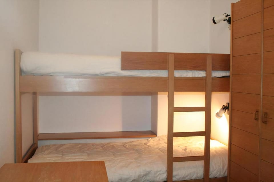 Property building, Bed, Bedroom, bunk bed