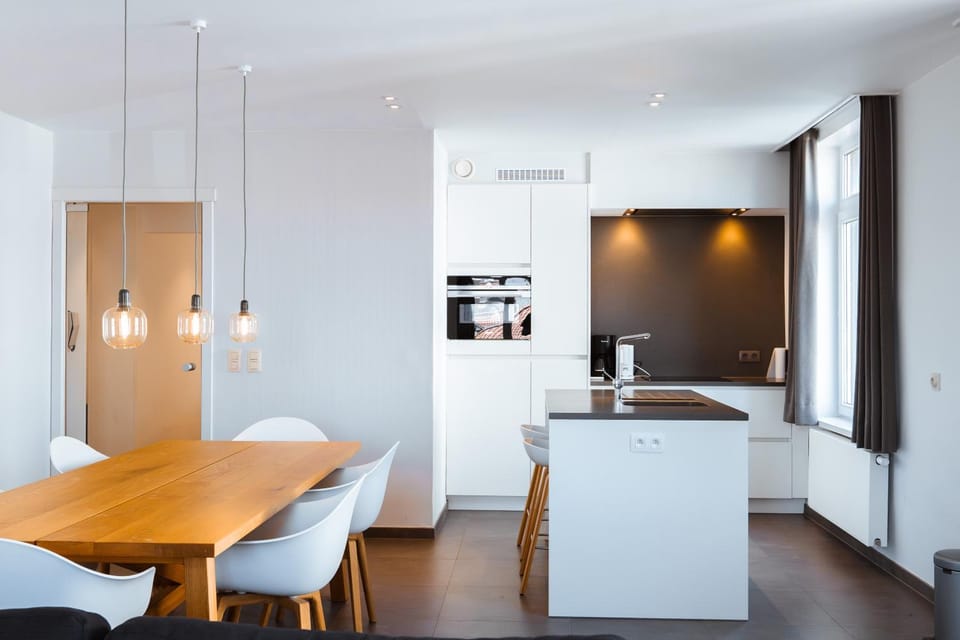 Property building, Coffee/tea facilities, Kitchen or kitchenette, oven, stove