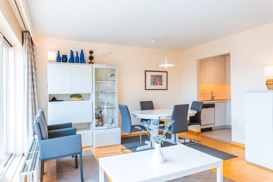 Property building, Living room, Seating area, Dining area