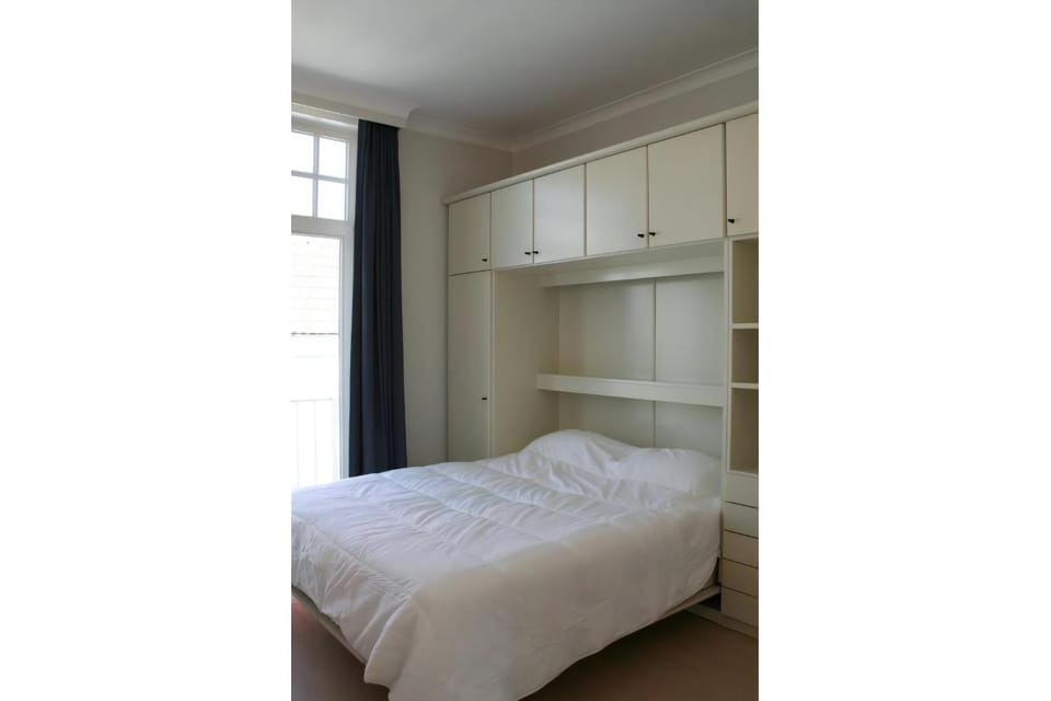Property building, Bed, Bedroom