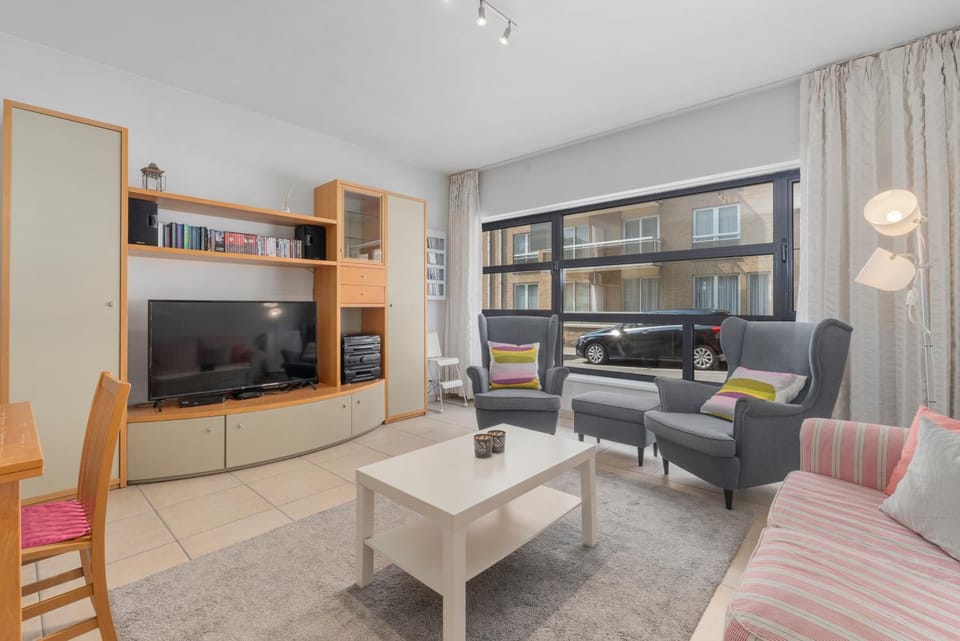 Property building, TV and multimedia, Living room, Seating area