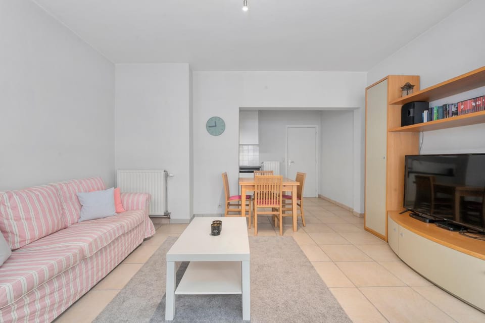 Property building, TV and multimedia, Living room, Seating area, Dining area