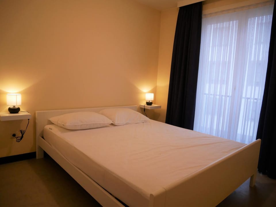 Property building, Bed, Bedroom