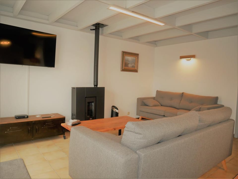 Property building, TV and multimedia, Living room, Seating area