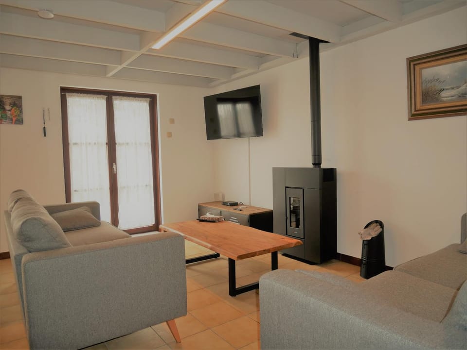 Property building, TV and multimedia, Living room, Seating area