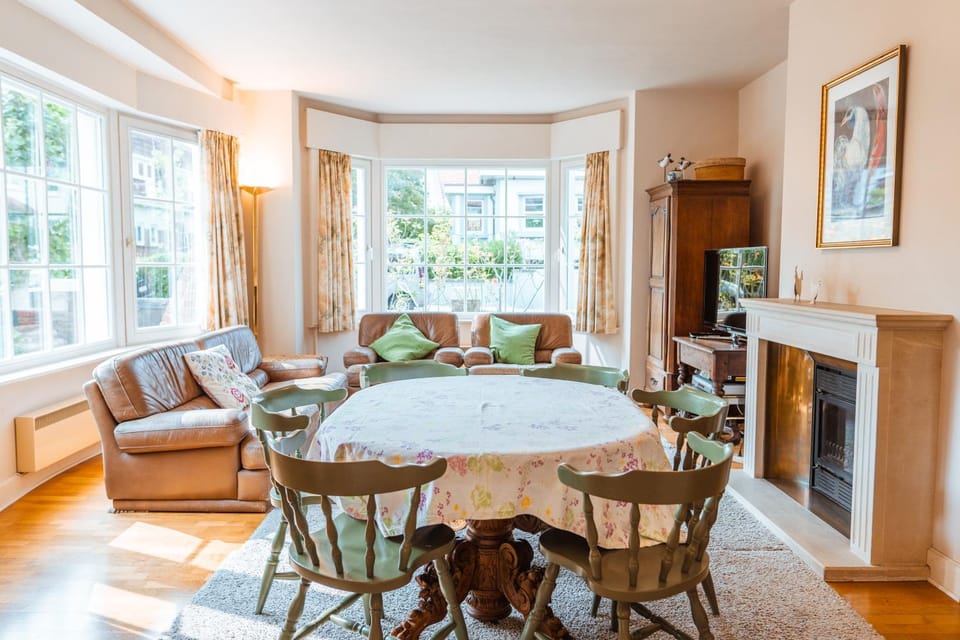 Property building, Living room, Seating area, Dining area