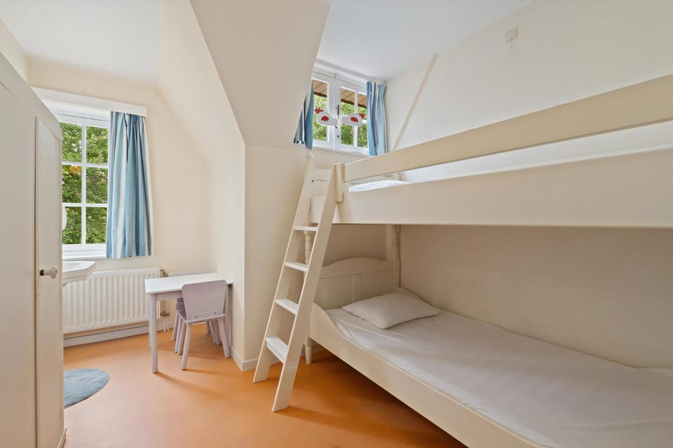 Property building, Bed, Bedroom, bunk bed